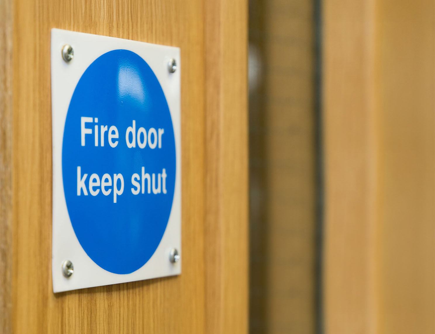 Fire door with keep shut door sign