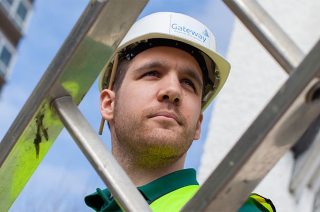 Lee O’Neill carrying a ladder on-site